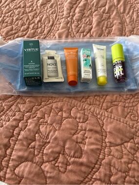 Assorted Women’s Bath & Body Sample Set - Multi-Brand Pink Assortment